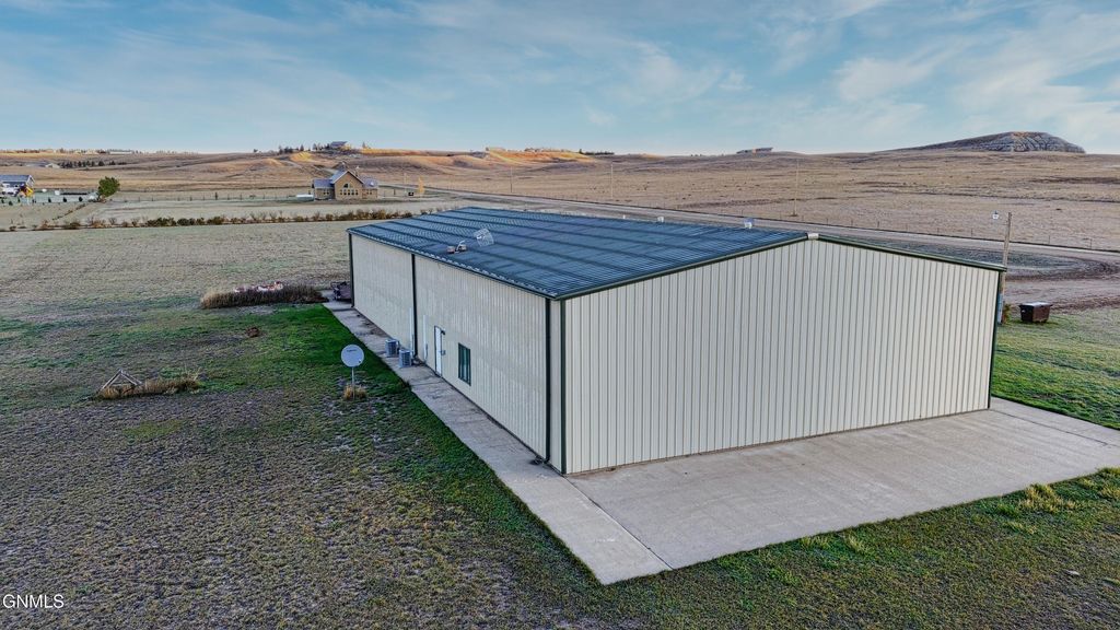 13303 49th Lane NW, Williston, ND 58801 photo 8