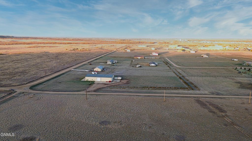 13303 49th Lane NW, Williston, ND 58801 photo 9