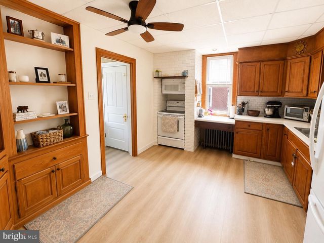 43 E JEFFERSON ST, Womelsdorf, PA 19567