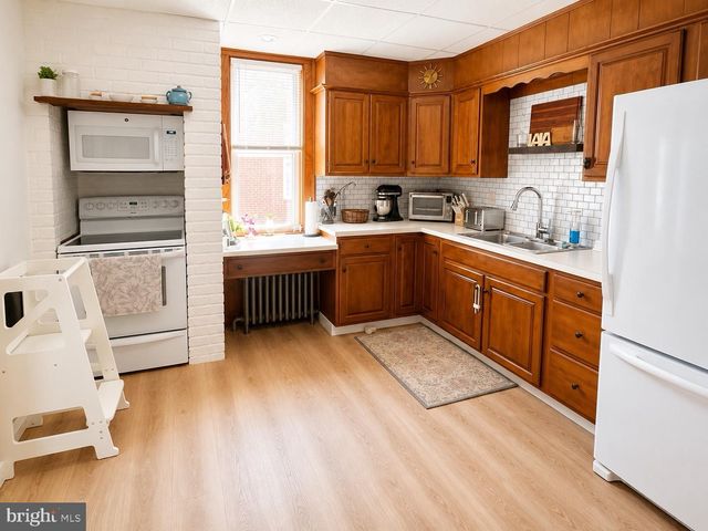 43 E JEFFERSON ST, Womelsdorf, PA 19567