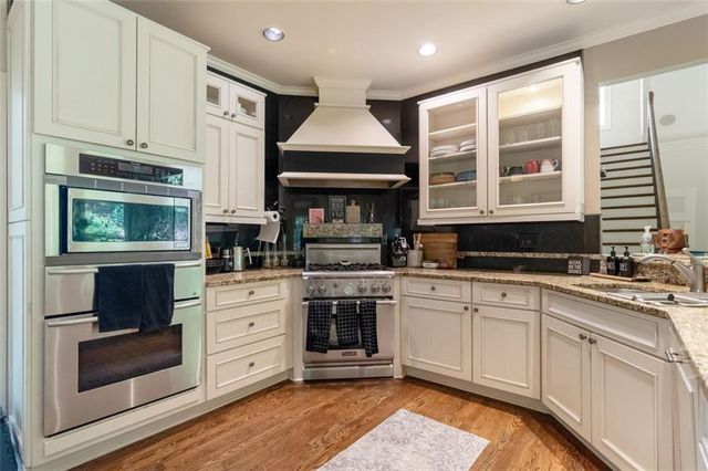 3850 Glenhurst SE Drive, Smyrna, GA 30080