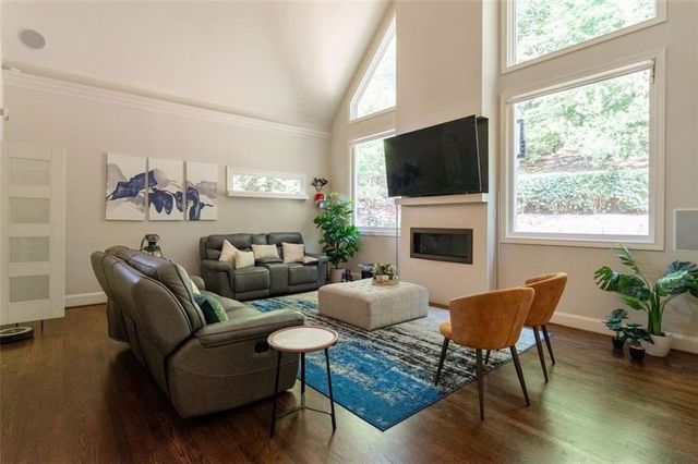 3850 Glenhurst SE Drive, Smyrna, GA 30080