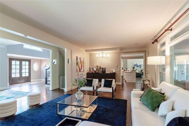 3850 Glenhurst SE Drive, Smyrna, GA 30080