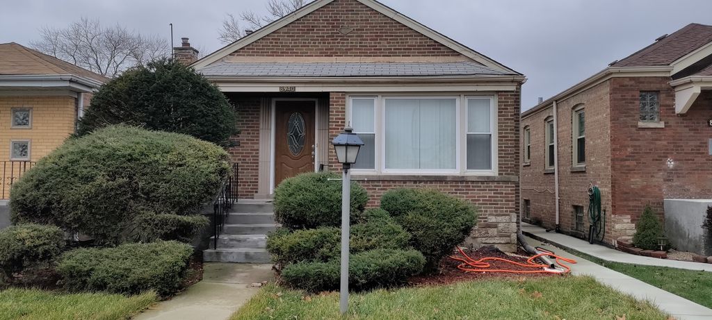 8940 S Bennett Avenue, Chicago, IL 60617