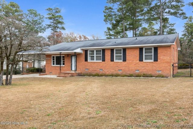 820 E Donaldson Avenue, Raeford, NC 28376