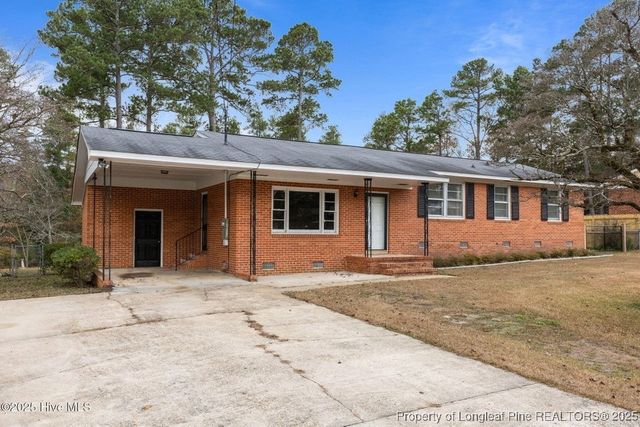 820 E Donaldson Avenue, Raeford, NC 28376