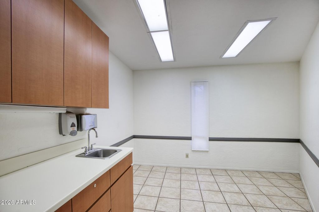 3525 W CALAVAR Road, Phoenix, AZ 85053 — photo 4