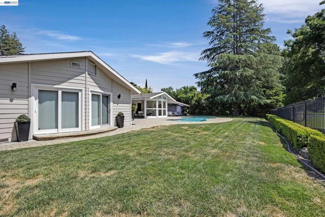 3144 Roundhill Rd, Alamo, CA 94507