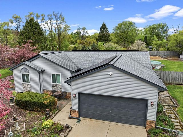 4713 Desert Bridge Court, Highland Charter Township, MI 48356