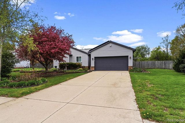 4713 Desert Bridge Court, Highland Charter Township, MI 48356