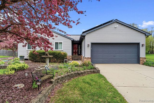 4713 Desert Bridge Court, Highland Charter Township, MI 48356