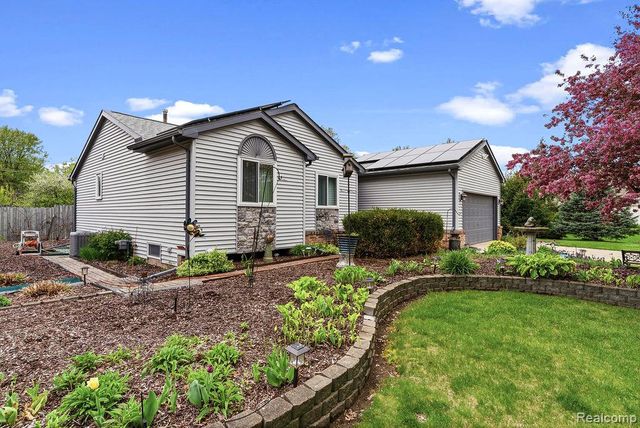 4713 Desert Bridge Court, Highland Charter Township, MI 48356