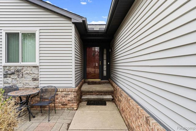 4713 Desert Bridge Court, Highland Charter Township, MI 48356