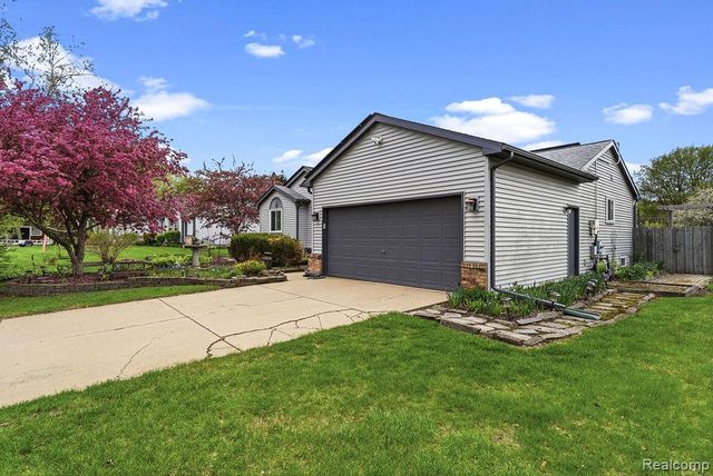4713 Desert Bridge Court, Highland Charter Township, MI 48356