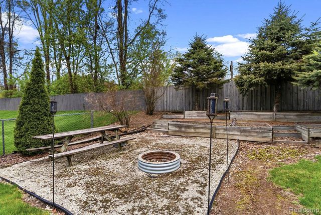 4713 Desert Bridge Court, Highland Charter Township, MI 48356