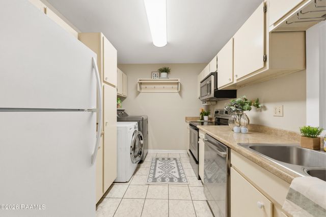 701 S College Road 208, Lafayette, LA 70503