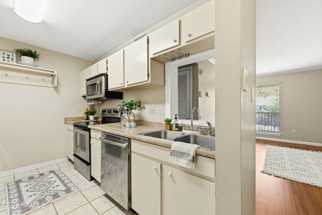 701 S College Road 208, Lafayette, LA 70503