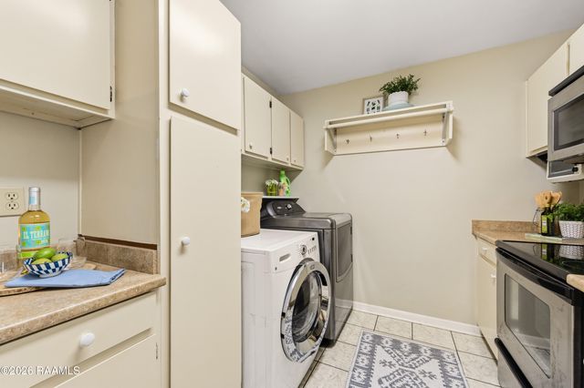 701 S College Road 208, Lafayette, LA 70503