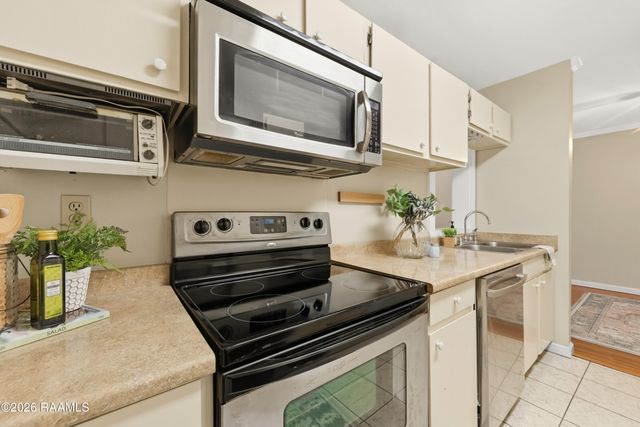 701 S College Road 208, Lafayette, LA 70503