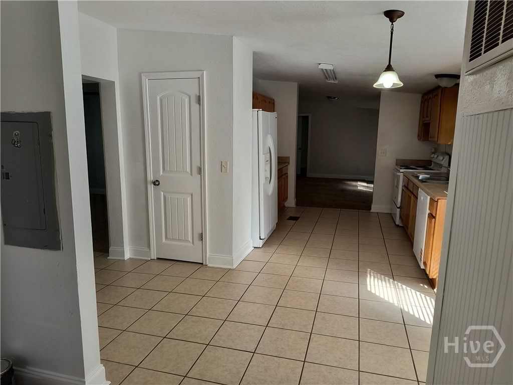 Image 10 of property listing at 2525 Cartertown Road, Richmond Hill, GA 31324