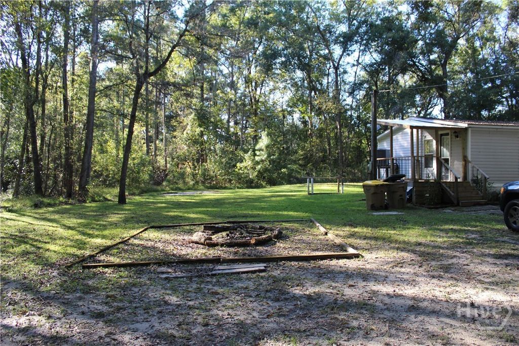 Image 4 of property listing at 2525 Cartertown Road, Richmond Hill, GA 31324