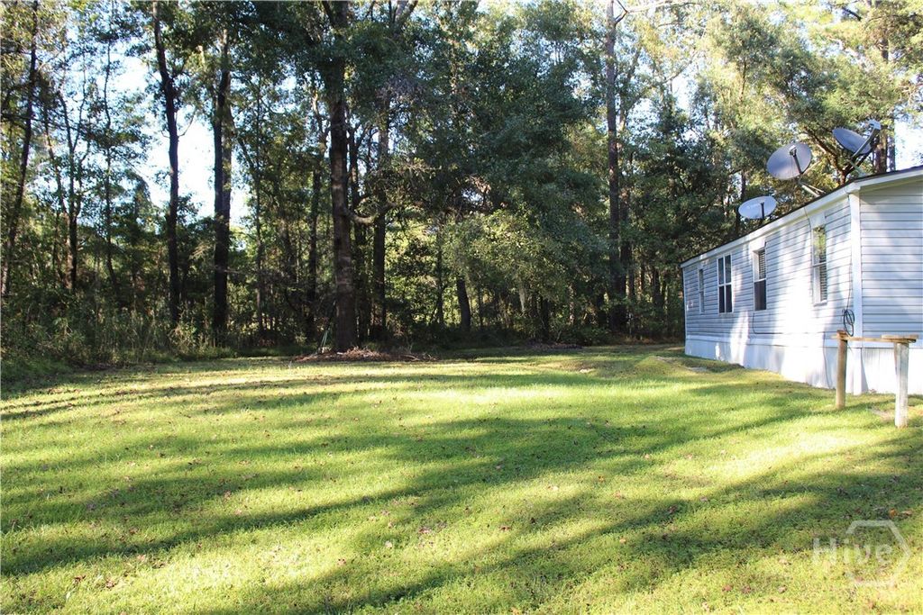 Image 6 of property listing at 2525 Cartertown Road, Richmond Hill, GA 31324