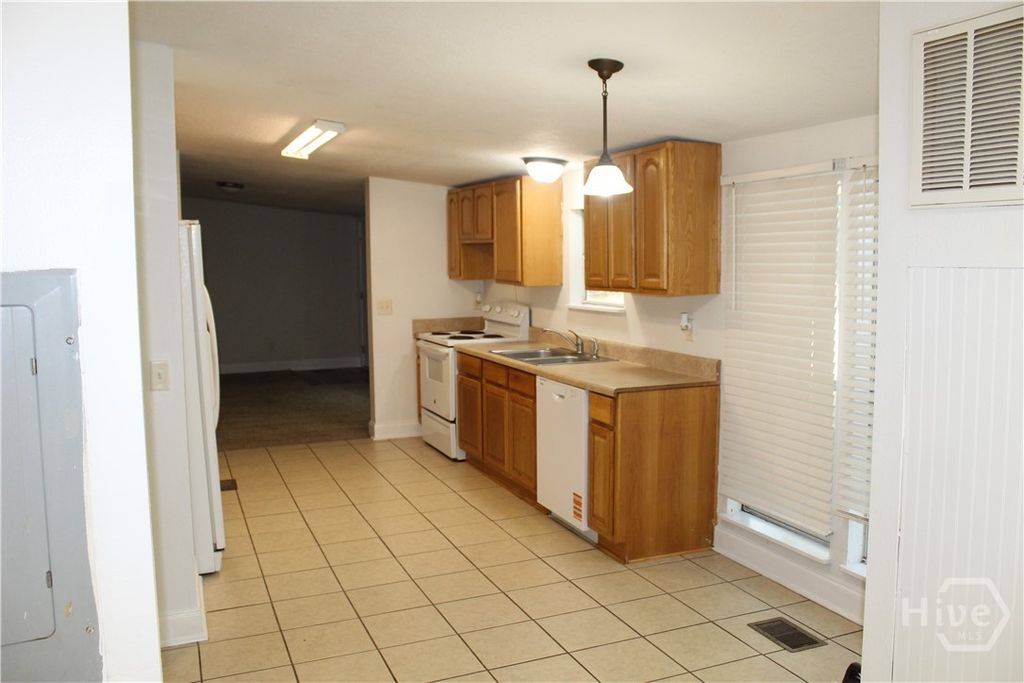 Image 8 of property listing at 2525 Cartertown Road, Richmond Hill, GA 31324