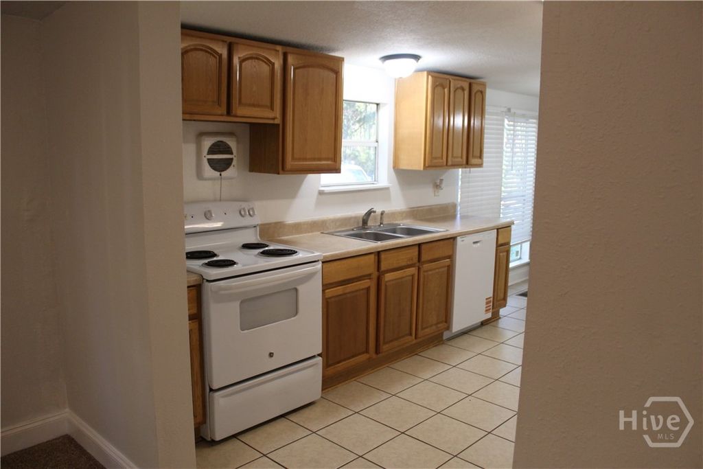 Image 9 of property listing at 2525 Cartertown Road, Richmond Hill, GA 31324