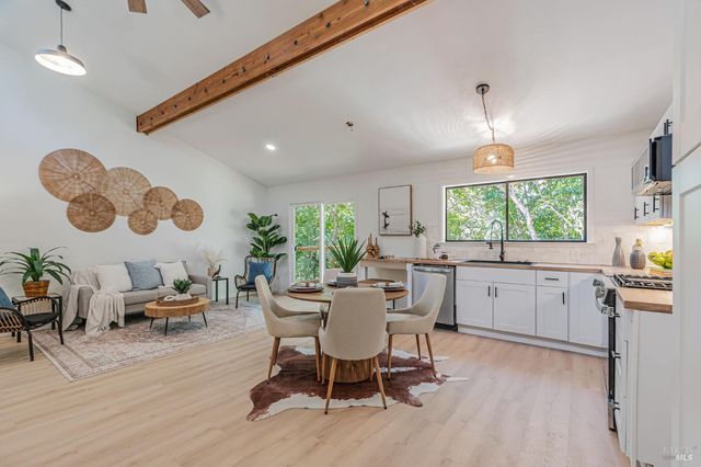 240 Vila Rd, Forestville, CA 95436