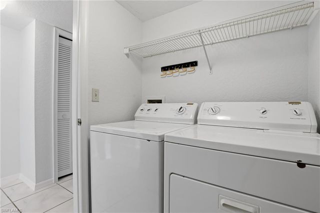 9580 Victoria LN A102, Naples, FL 34109