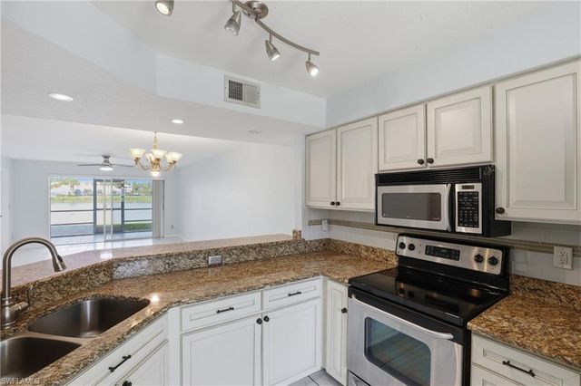 9580 Victoria LN A102, Naples, FL 34109