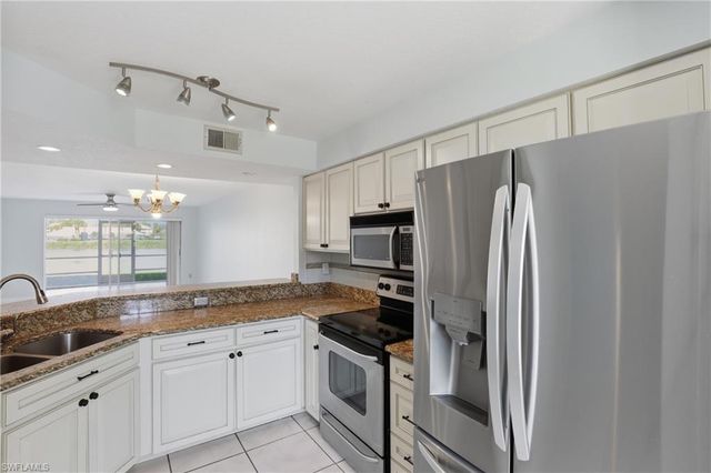 9580 Victoria LN A102, Naples, FL 34109