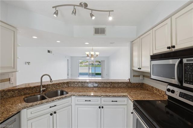 9580 Victoria LN A102, Naples, FL 34109