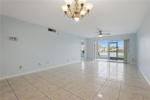 9580 Victoria LN A102, Naples, FL 34109