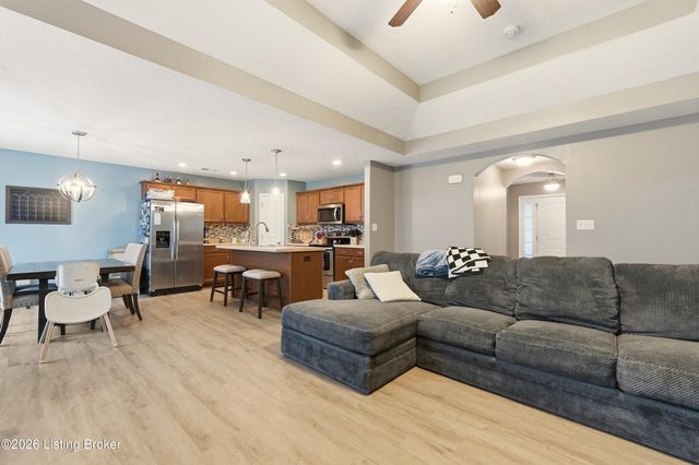 524 Golden Wing Rd, Mt Washington, KY 40047