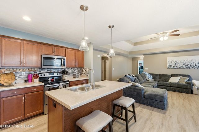 524 Golden Wing Rd, Mt Washington, KY 40047