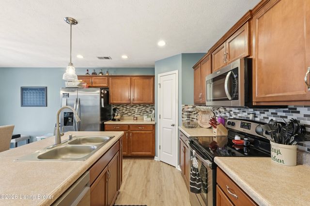 524 Golden Wing Rd, Mt Washington, KY 40047