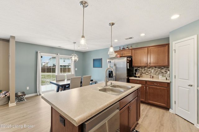 524 Golden Wing Rd, Mt Washington, KY 40047