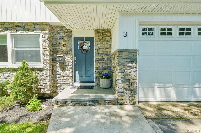 3 Walnut Place, Huntington, NY 11743