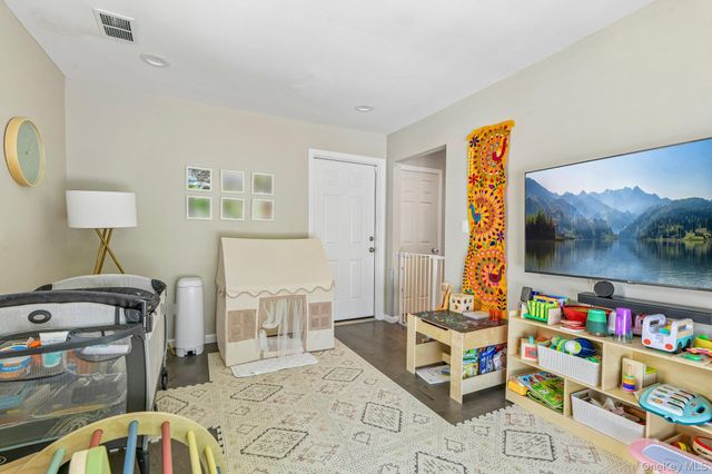 3 Walnut Place, Huntington, NY 11743