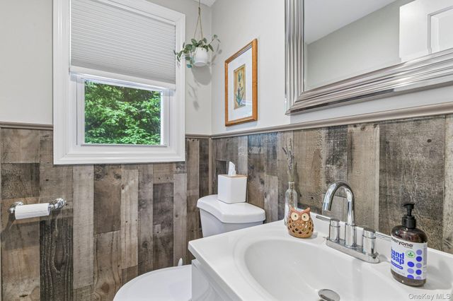 3 Walnut Place, Huntington, NY 11743