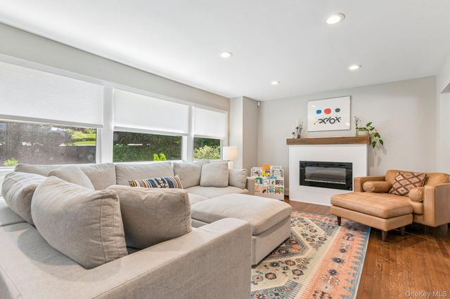 3 Walnut Place, Huntington, NY 11743