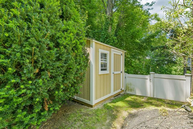 3 Walnut Place, Huntington, NY 11743