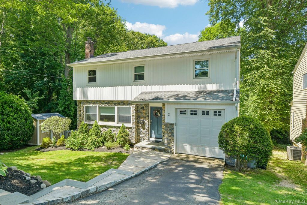 3 Walnut Place, Huntington, NY 11743