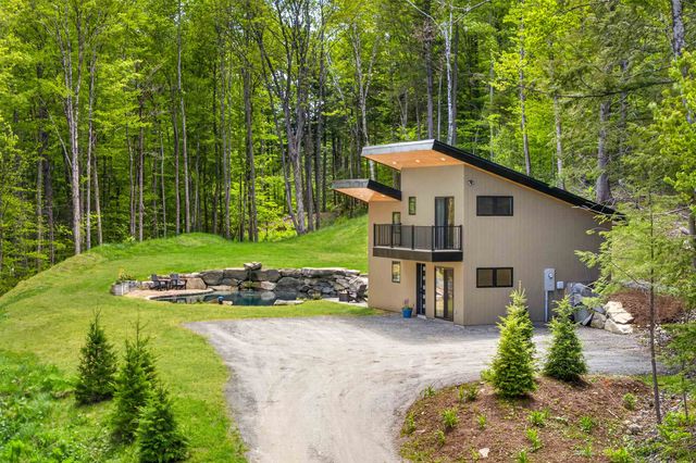 9 Beaver Pond Lane, Jamaica, VT 05343