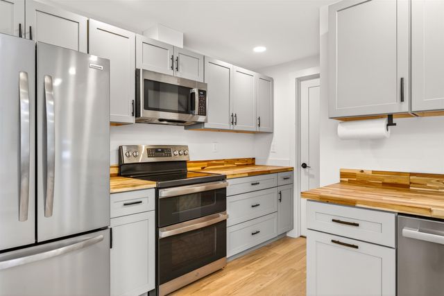 9 Beaver Pond Lane, Jamaica, VT 05343