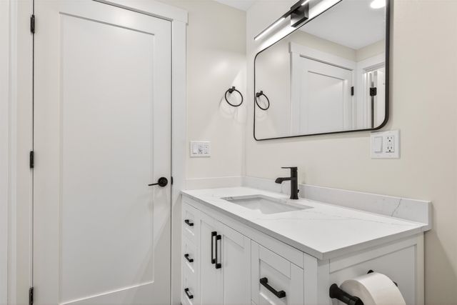 9 Beaver Pond Lane, Jamaica, VT 05343
