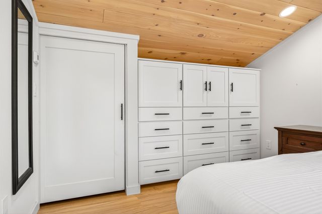 9 Beaver Pond Lane, Jamaica, VT 05343