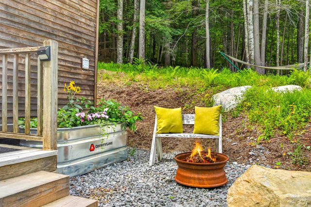 9 Beaver Pond Lane, Jamaica, VT 05343