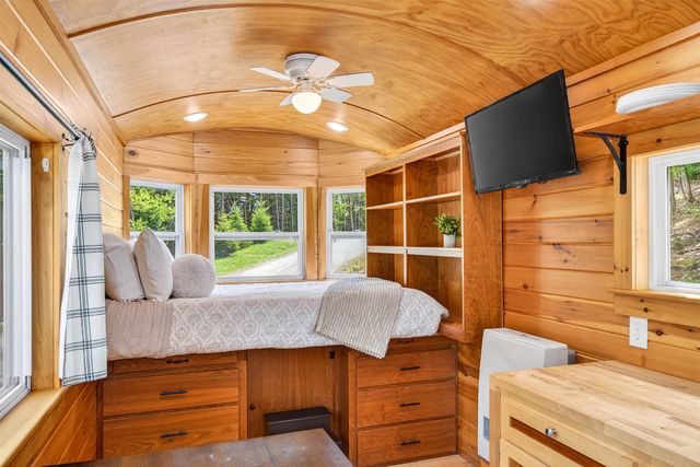 9 Beaver Pond Lane, Jamaica, VT 05343